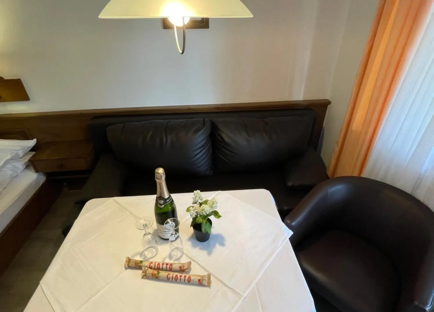 Fewo 36 - Appartement Im Rottalblick - Rustikal & Urig Wohnen, Tiere Willkommen, Bademantelgang Zur Therme, Tv, Doppelbett, Schlafsofa Und Balkon Bad Griesbach  Tyskland